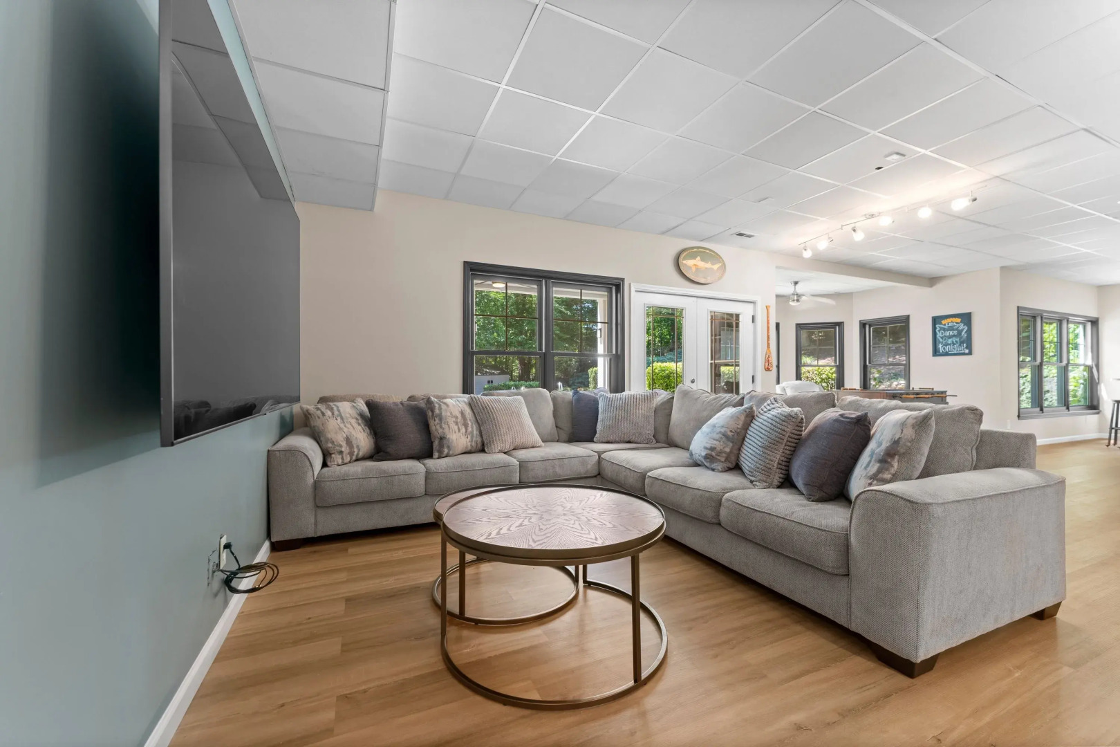 Making Waves by Avantstay Sleeps 20 + Pool