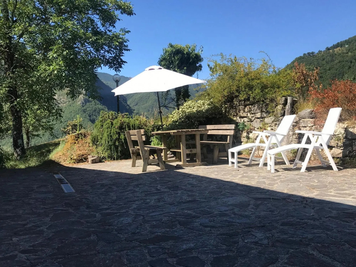 Graceful Cottage in Vergemoli with Private Fenced Garden