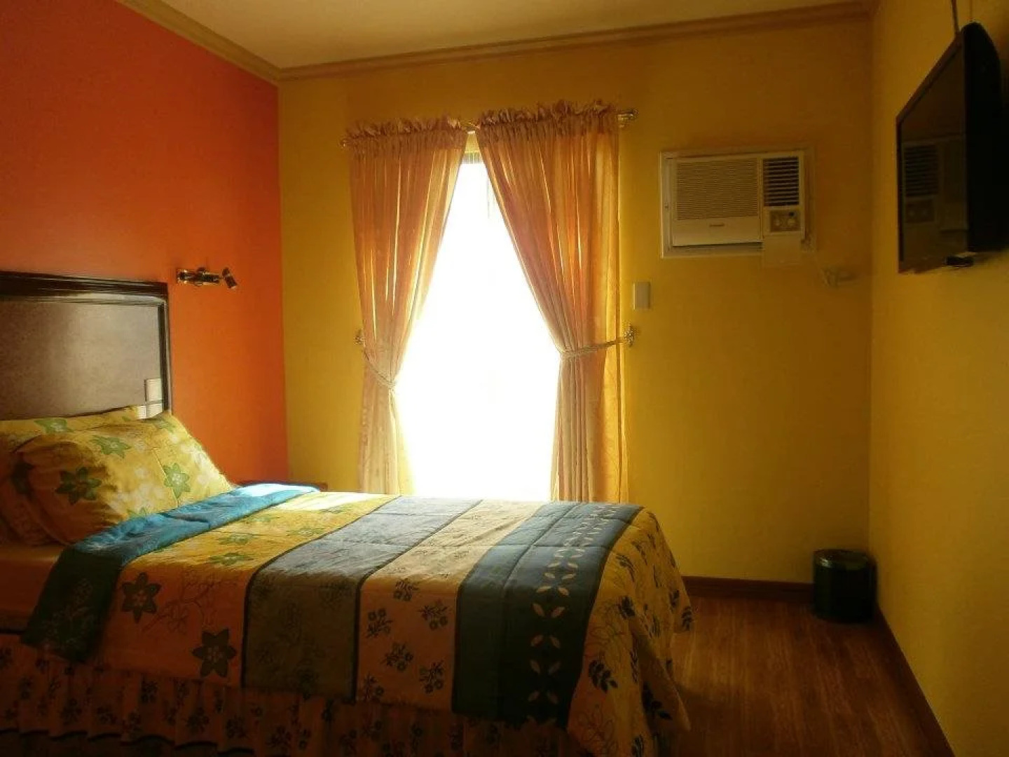 C & L Sea View Hotel