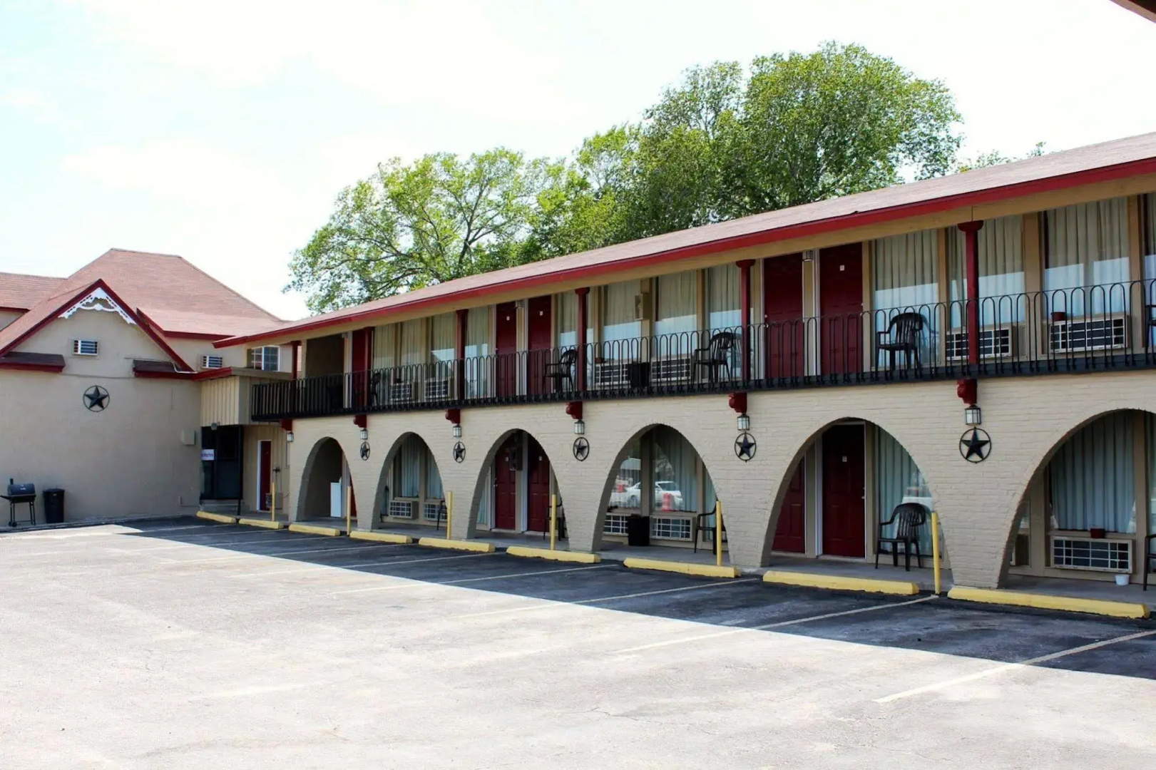 Executive Inn and Suites