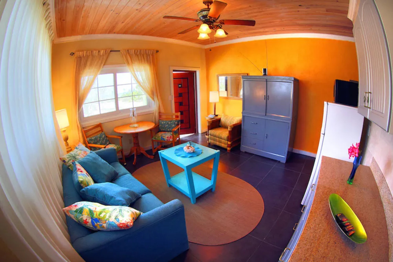 Rollezz Villas Beach Resort