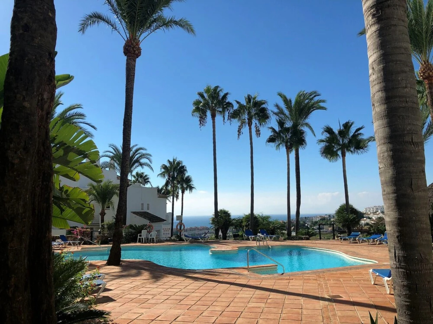 2274-Bonito bajo con piscina