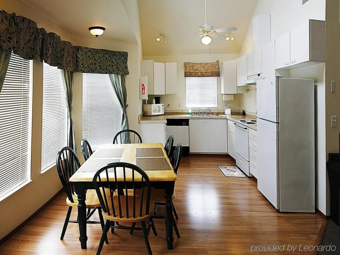 Sunrise Inn Villas and Suites