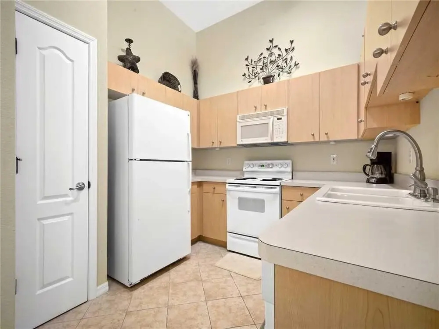 L'Pavia - Two Bedroom Condo