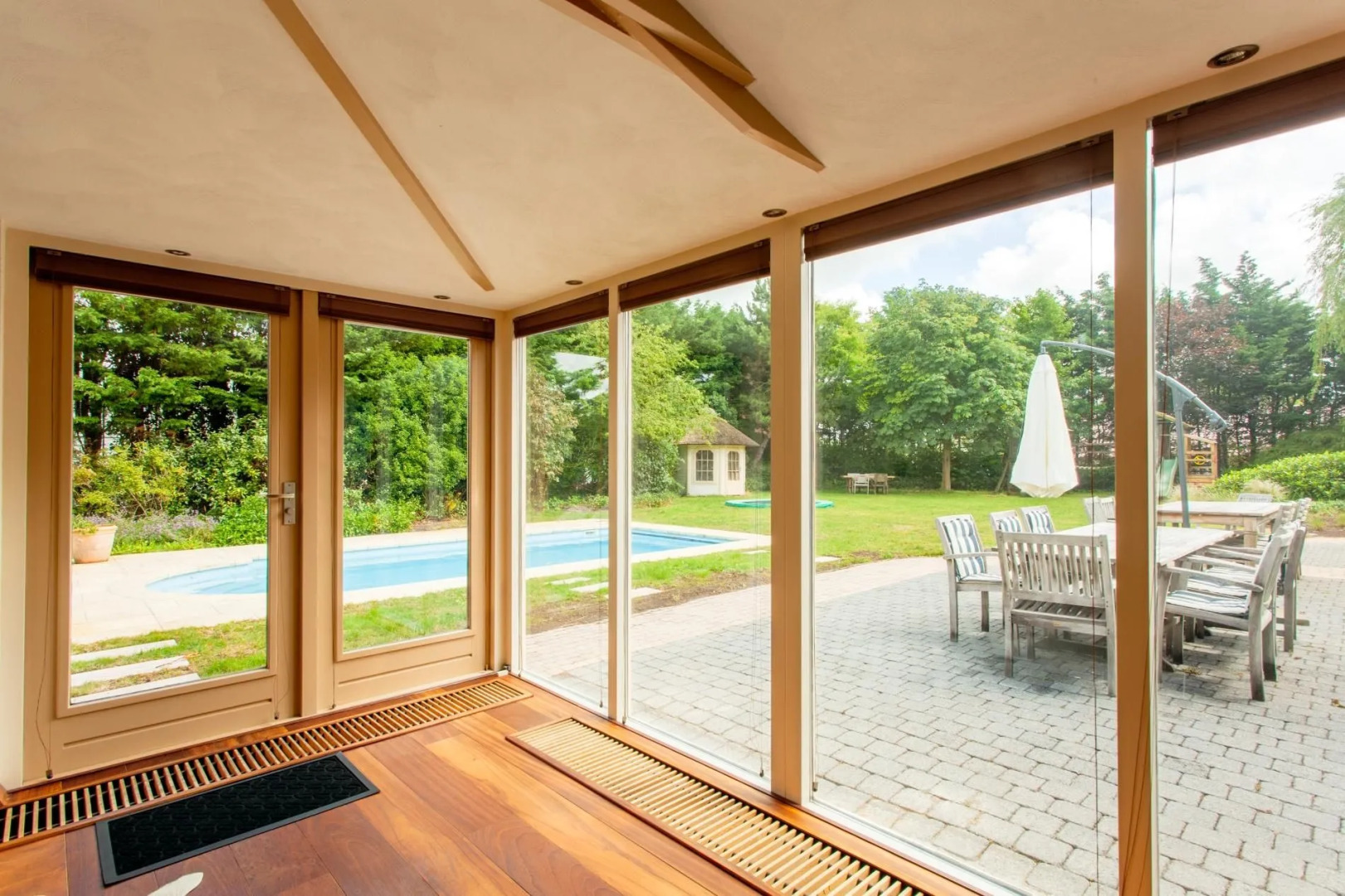 Beautiful American Style Villa With Heated Pool and Jacuzzi