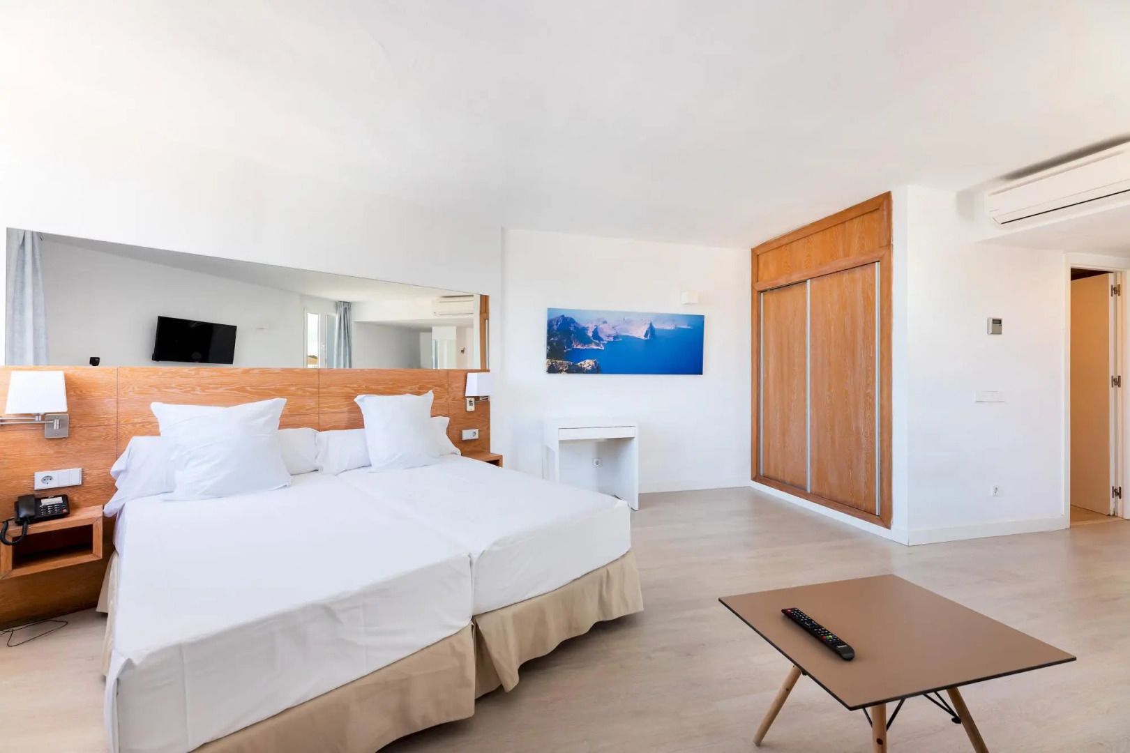 Loft studio with shared pool, near the beach