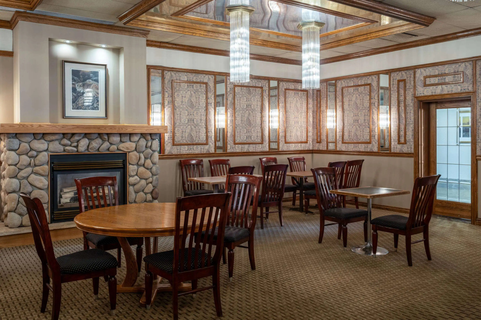 Ramada by Wyndham Thunder Bay Airlane Hotel