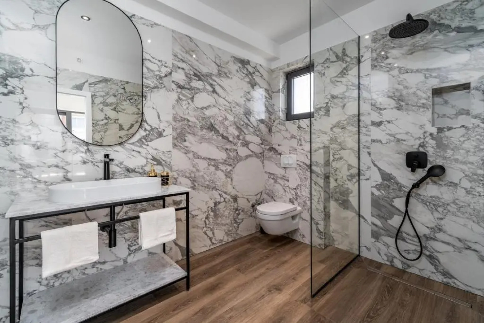 NEW! Villa Lady Maris with heated private pool, 5 en-suite bedrooms, 70m from beach