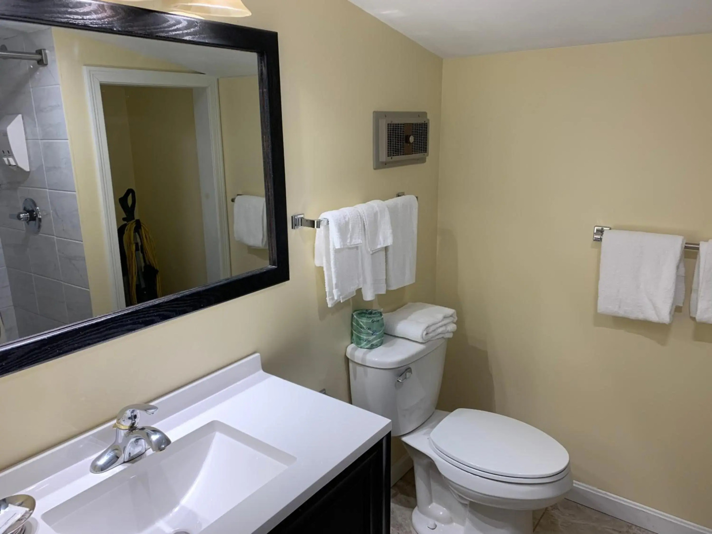 Four Winds Country Motel