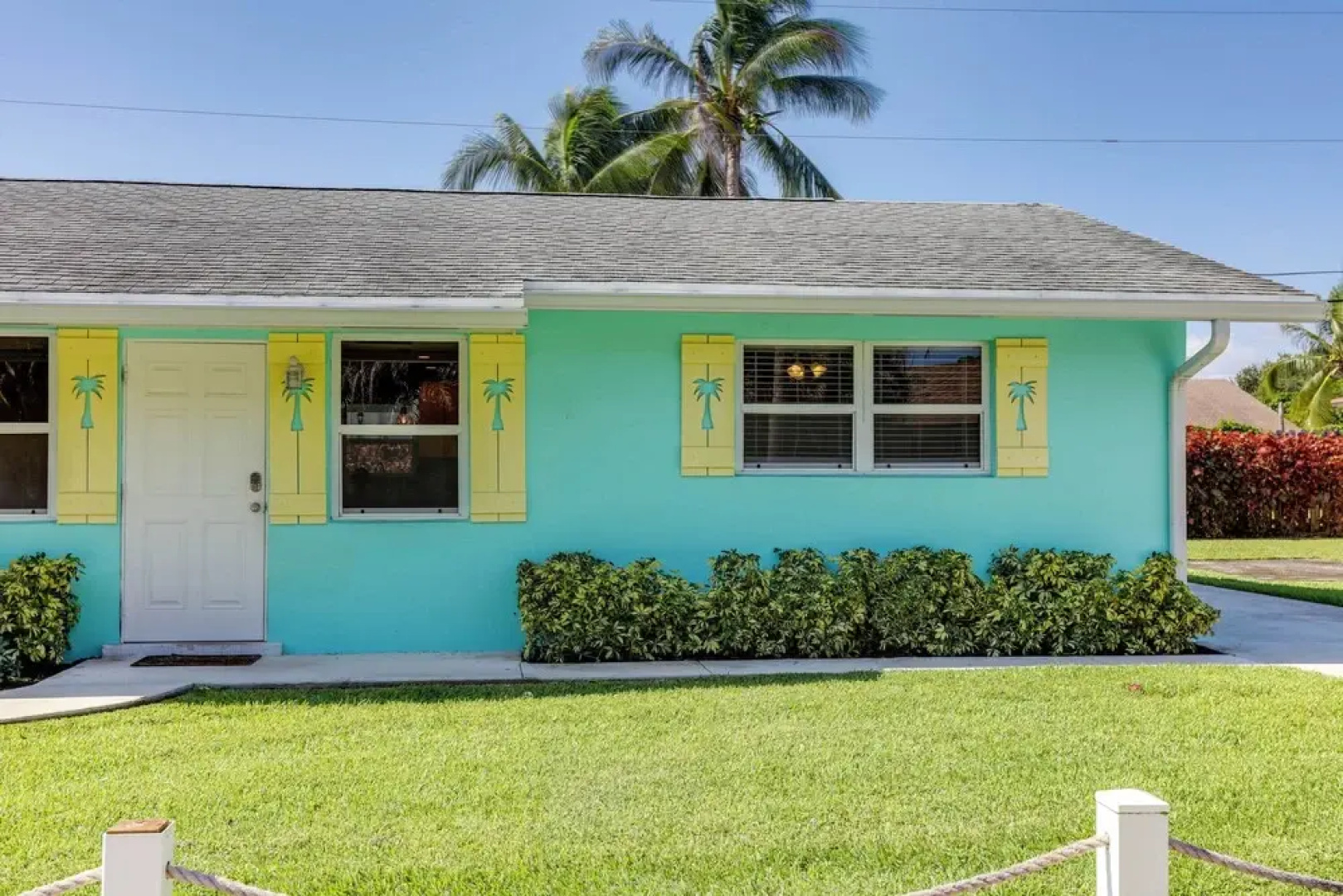 Pet-friendly Palm Beach Pad - 1 Mi to the Ocean!
