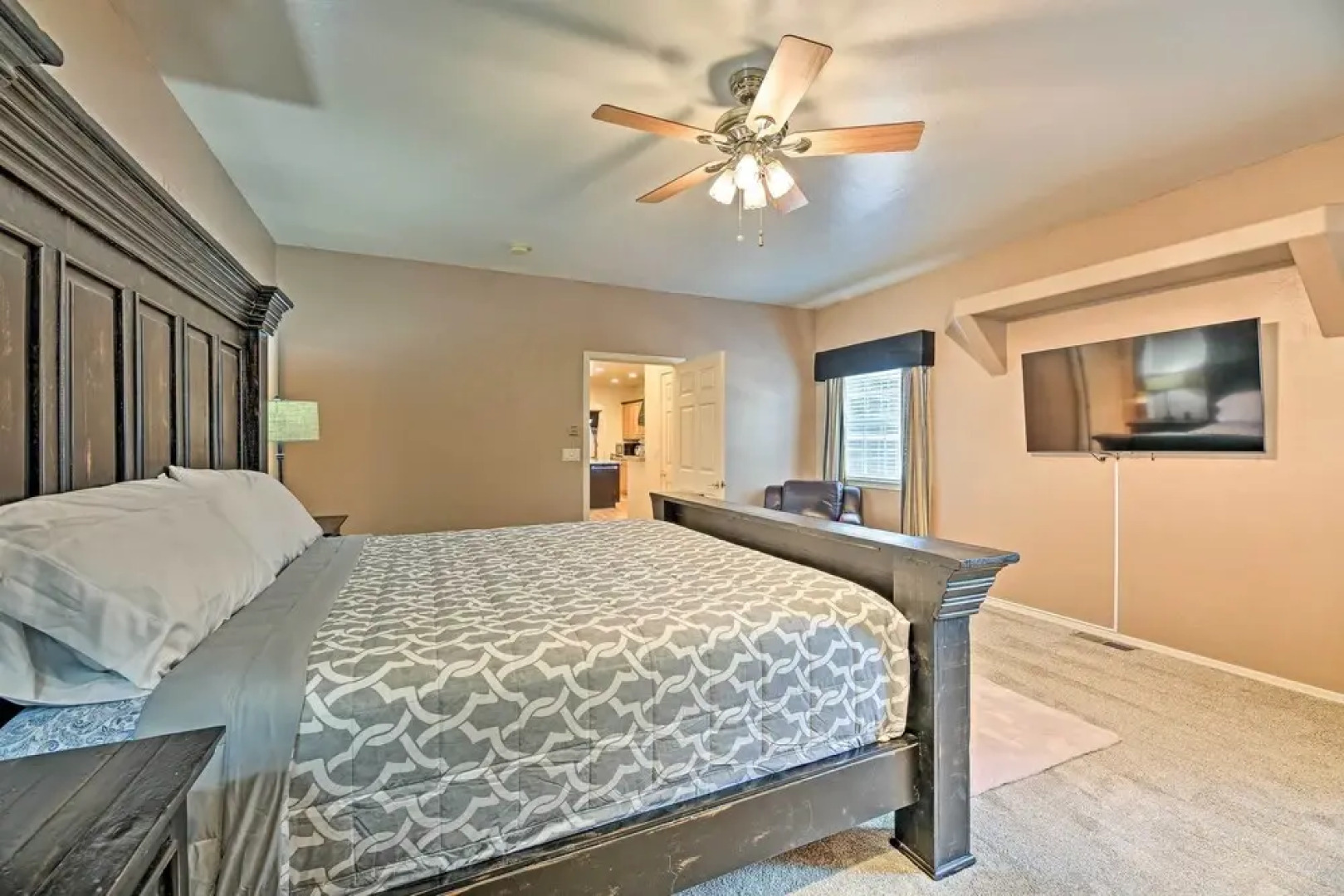 Upscale Show Low Haven w/ Fire Pit & Game Room!