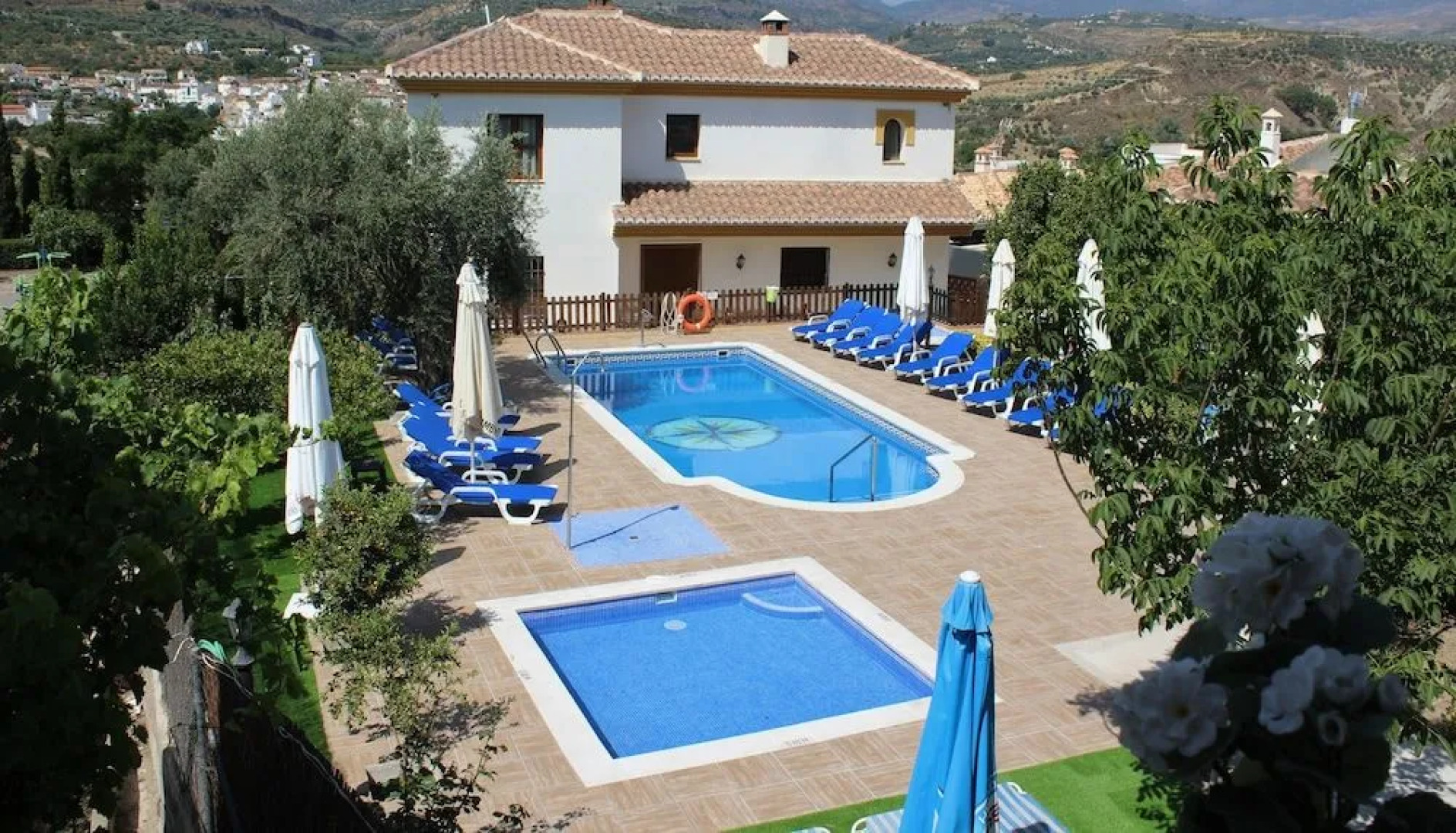 Hostal y Apartamento Rural Los Naranjos