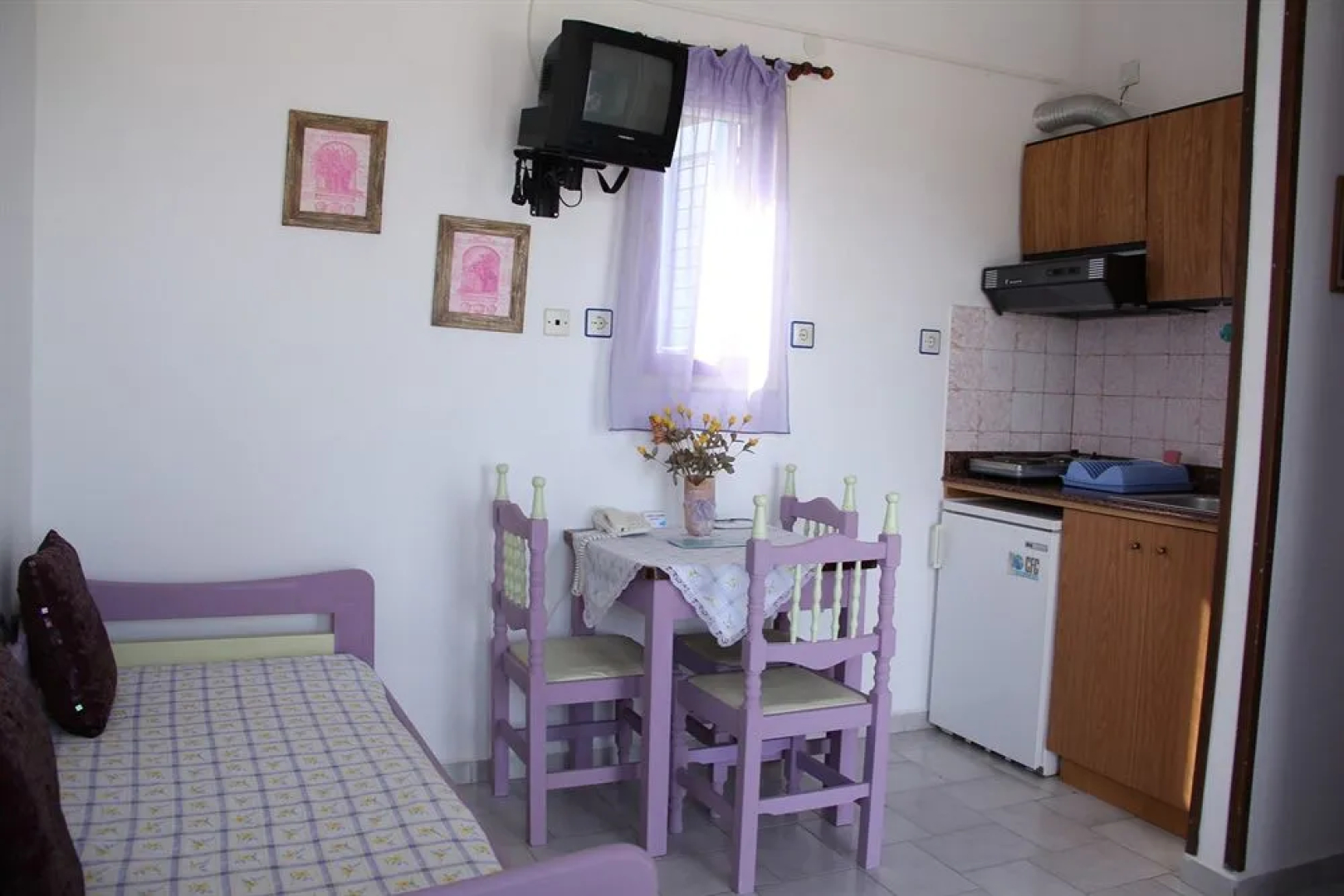 Dora's Studios and Apartments