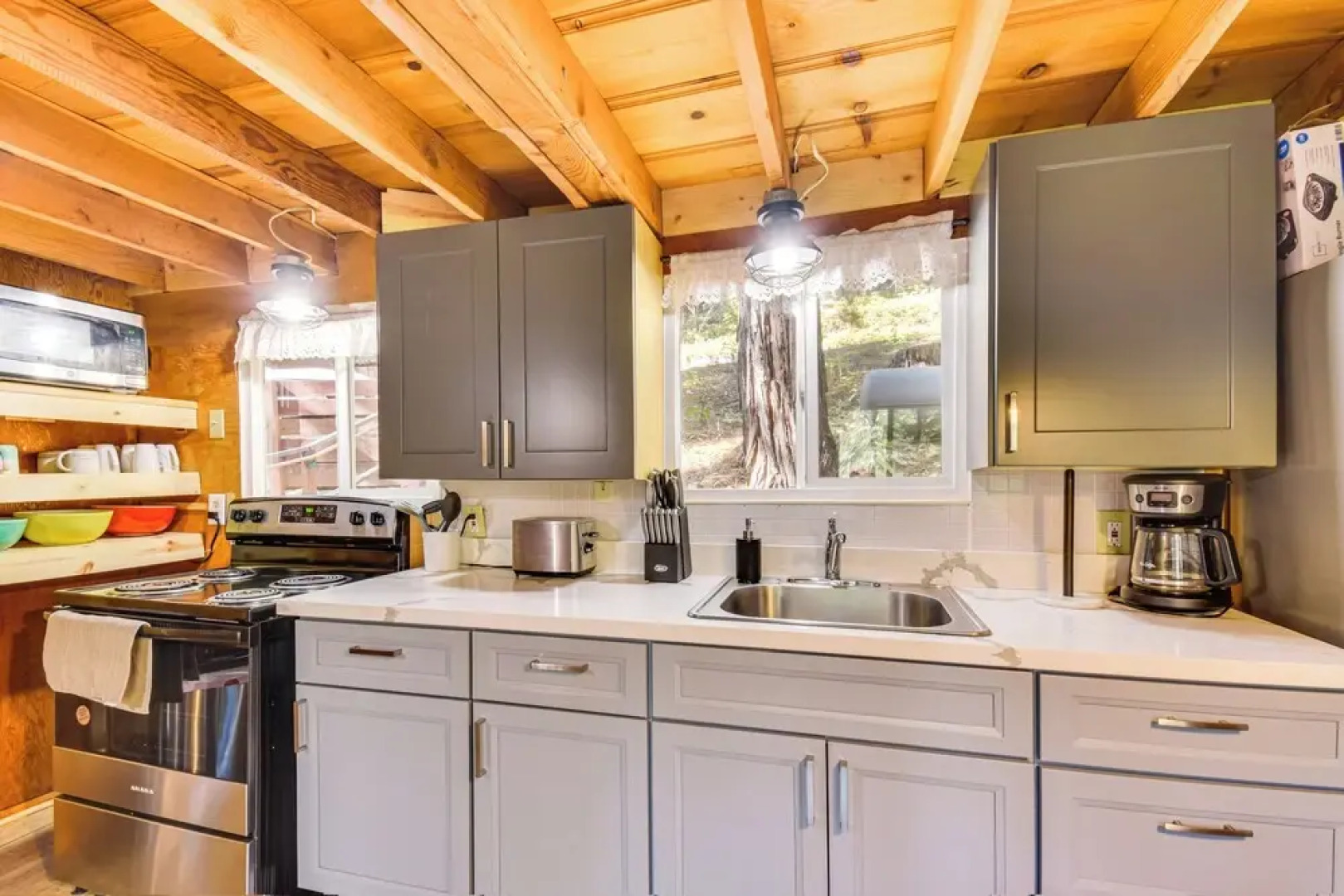 15 Mi to Ski Resort: Cozy Cabin Near Long Barn!