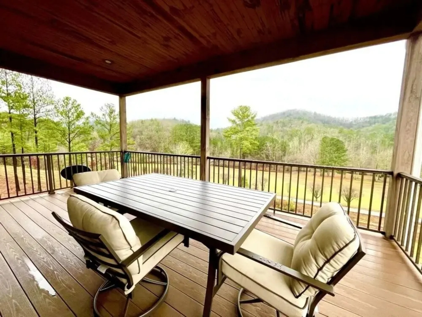 Peaceful family cabin near fishing with over 100 acres of mountain and field trails to explore! 2 Bedroom Cabin by RedAwning