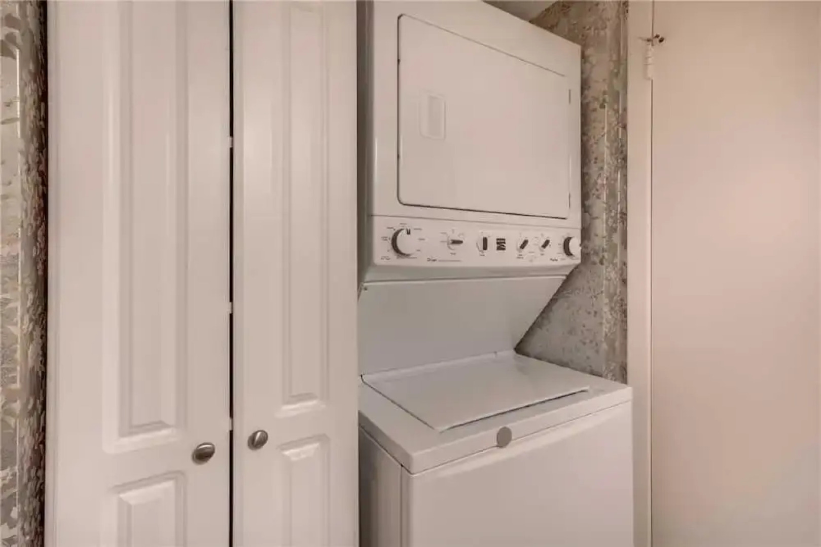 Madeira Beach Yacht Club 323E - Two Bedroom Condo