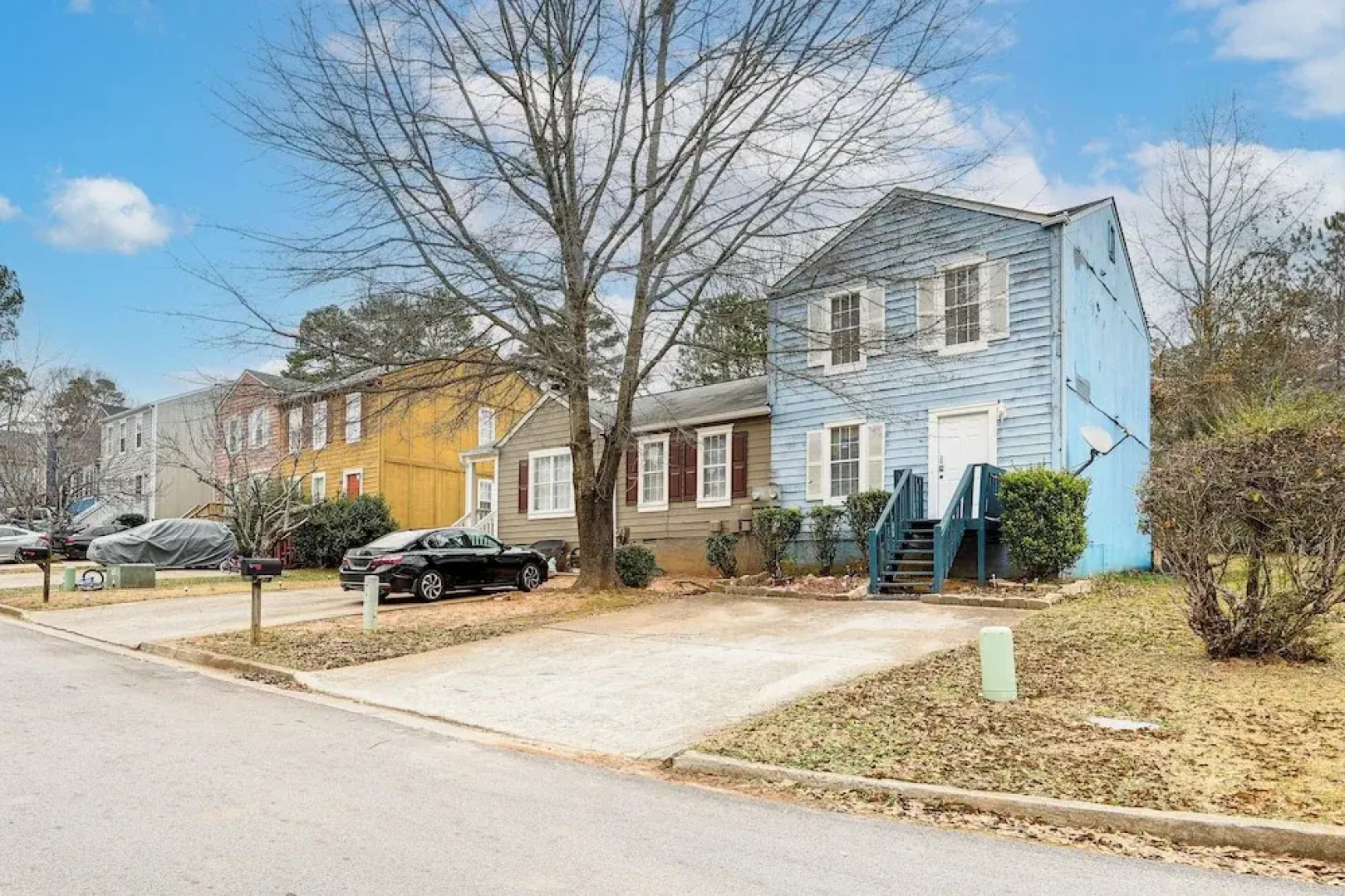 8 Mi to Stone Mountain: Quiet Getaway w/ Deck