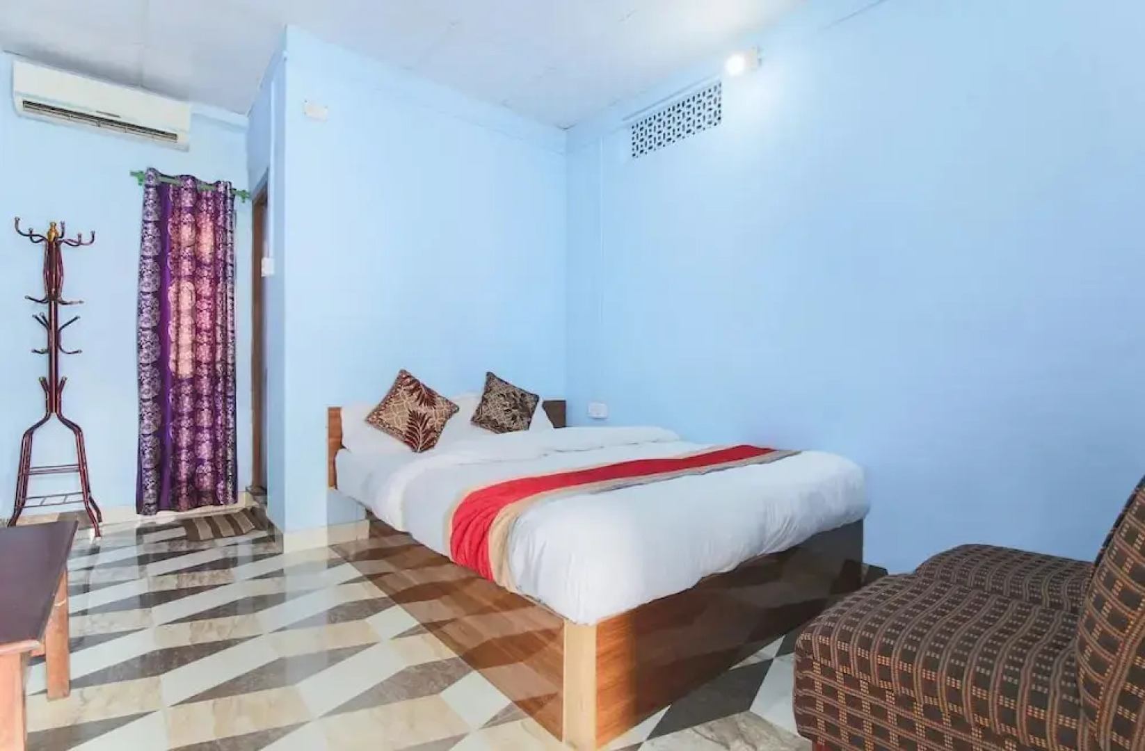 SPOT ON 392 Raju Hotel & Family Restaurant