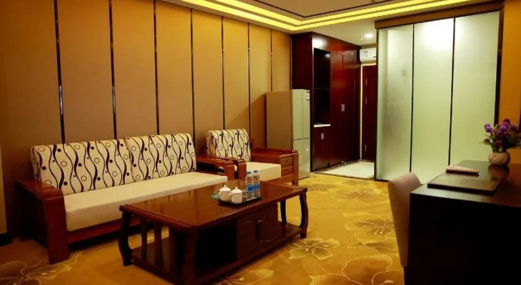 Jiayuguan Jingdu Holiday Hotel