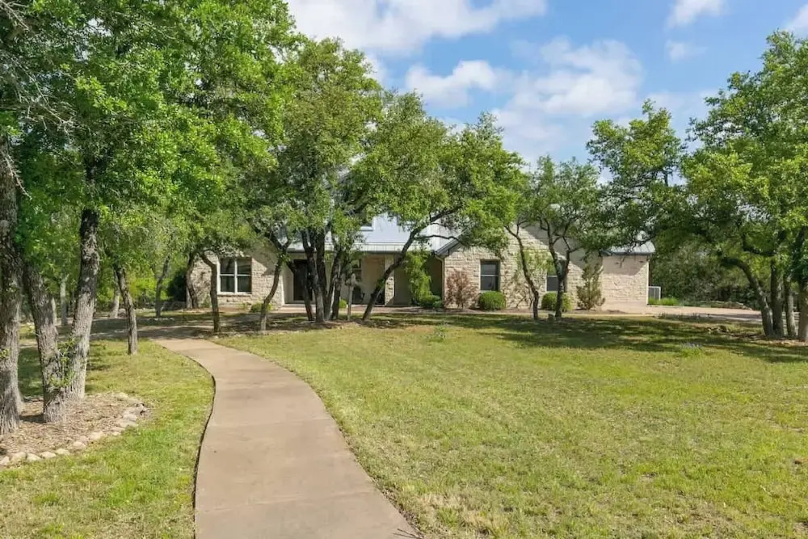 Spicewood Lodge W/pool, Hottub