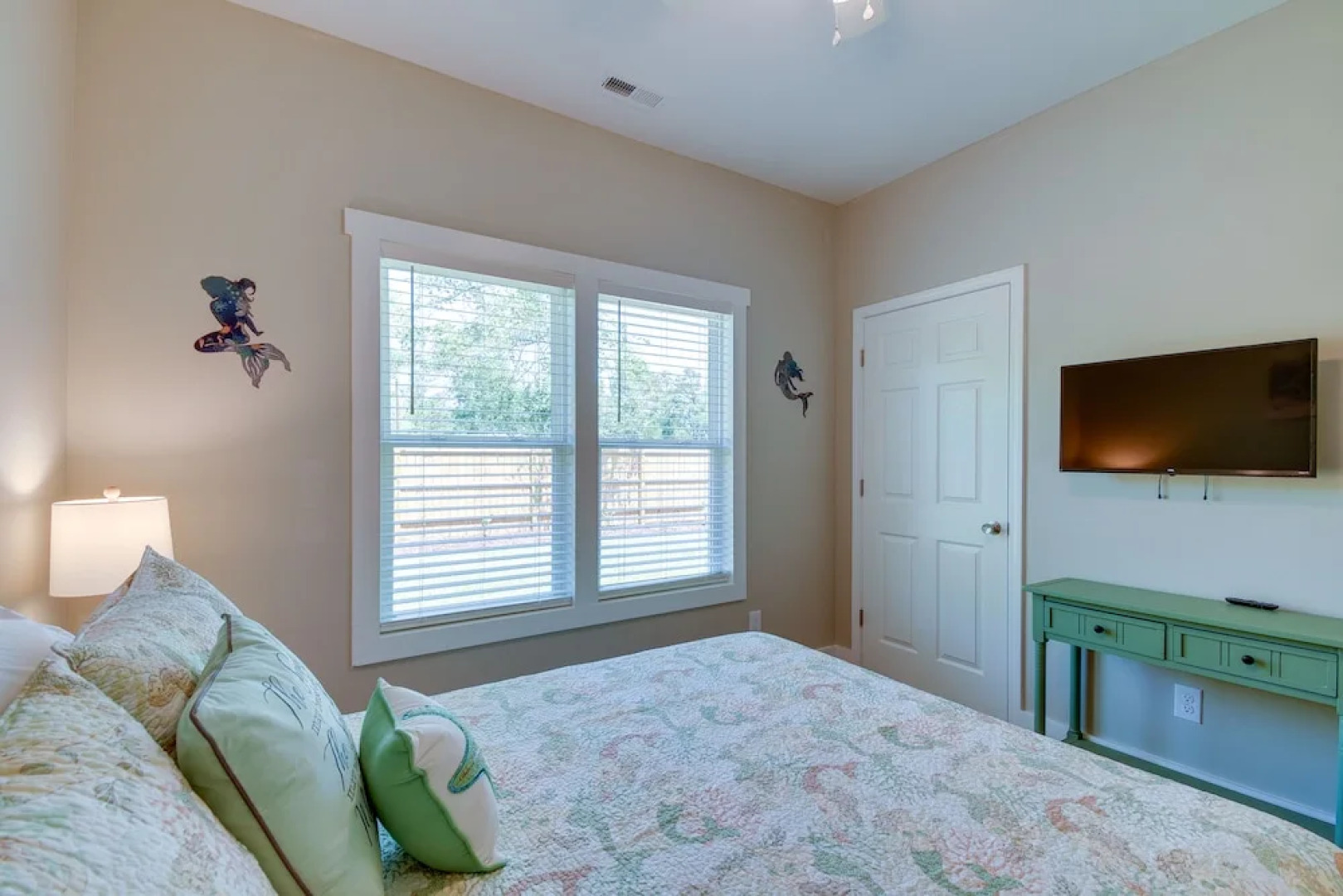 Charming Ocean Isle Beach Home ~ 1 Mi to Beach!