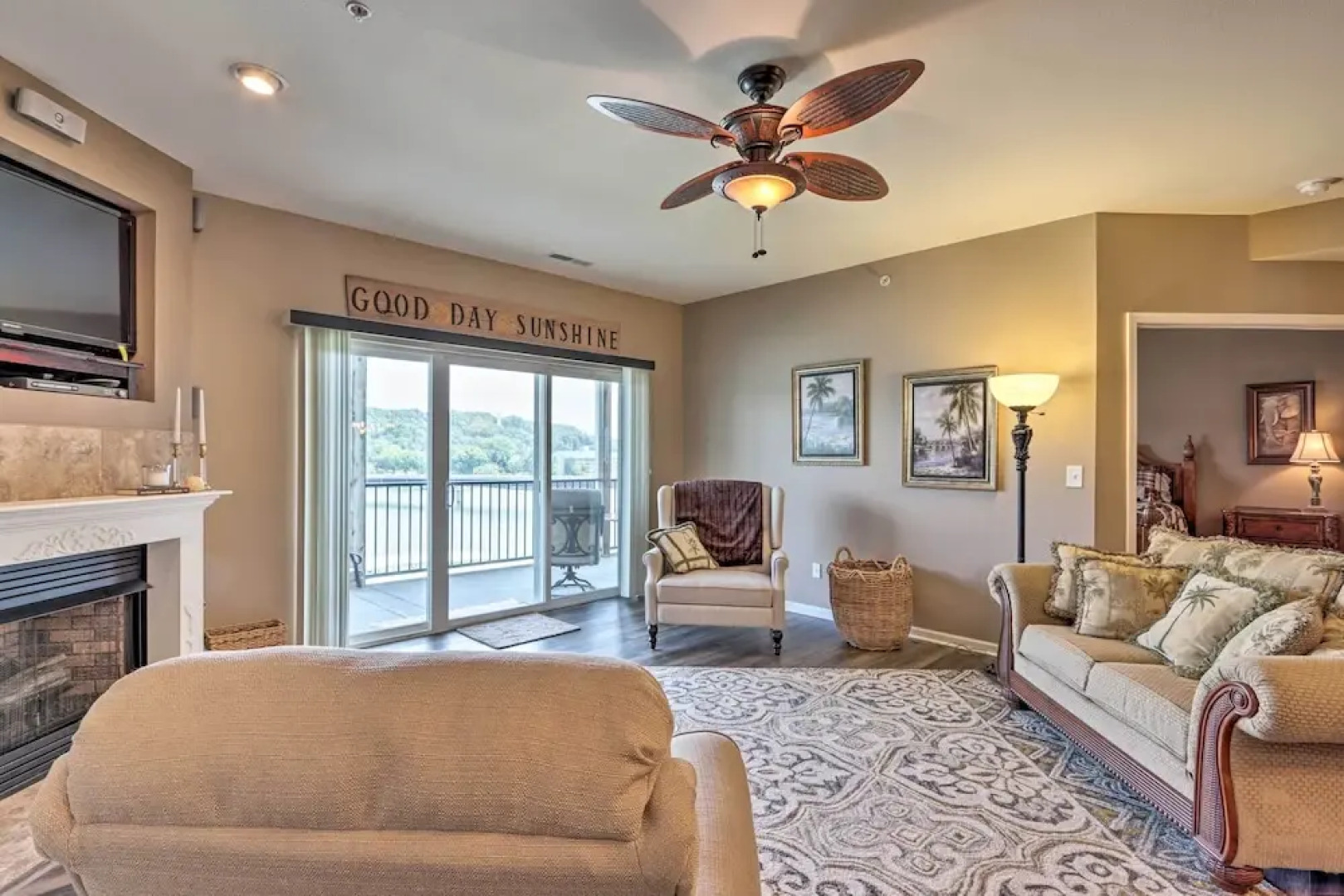 Lakefront Balcony + Pool Access: Camdenton Condo