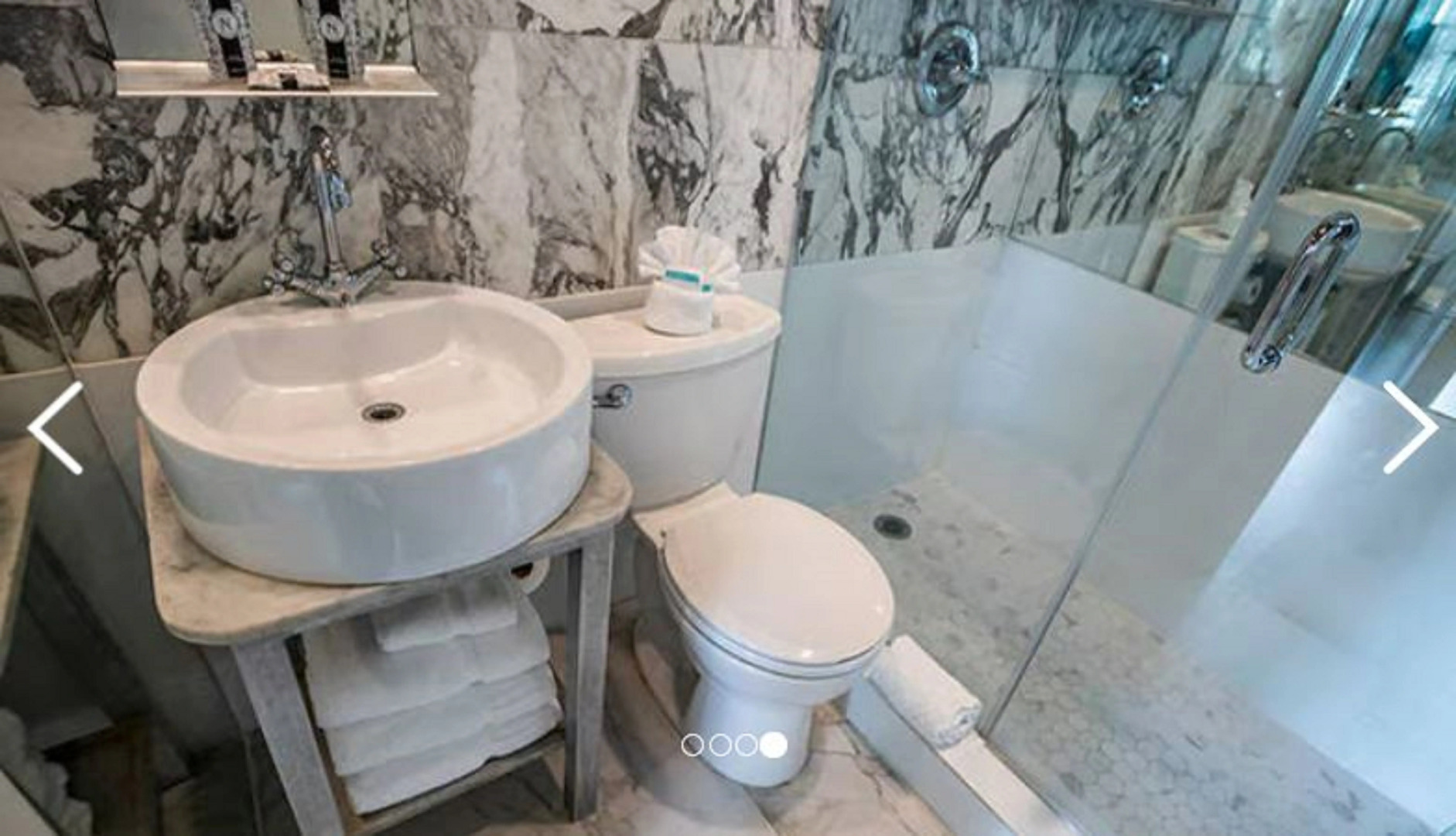 Chesterfield Hotel & Suites