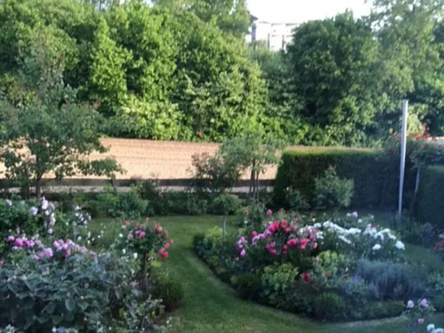 \"country House Flair\"