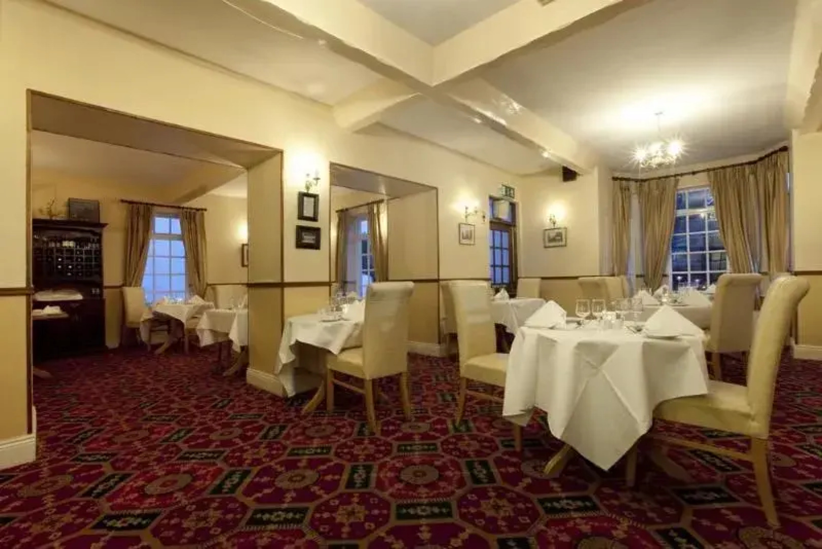 Woodenbridge Hotel & Lodge