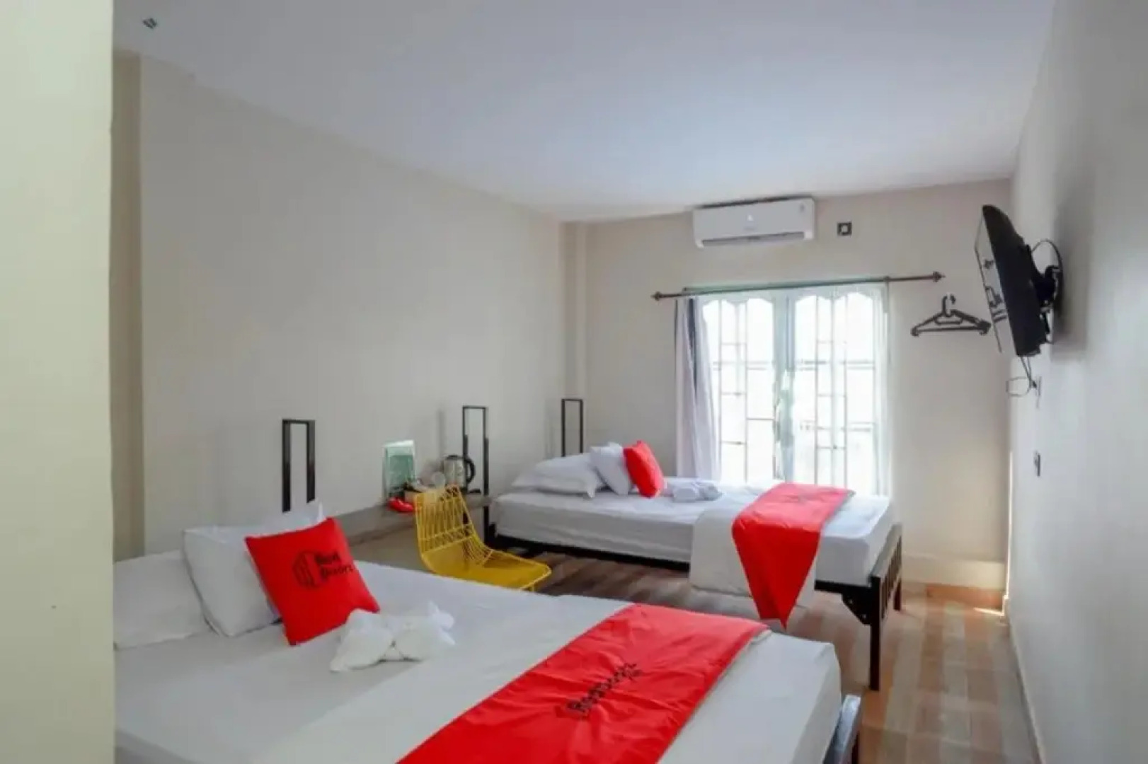 Hotel Larona by RedDoorz