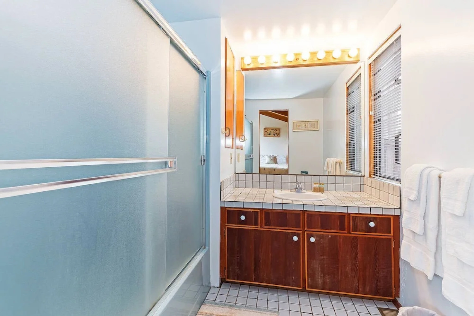 Seaclusion Close to Trails Hot Tub