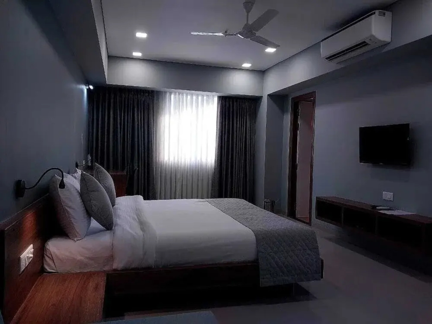 The Camellia by YUHI