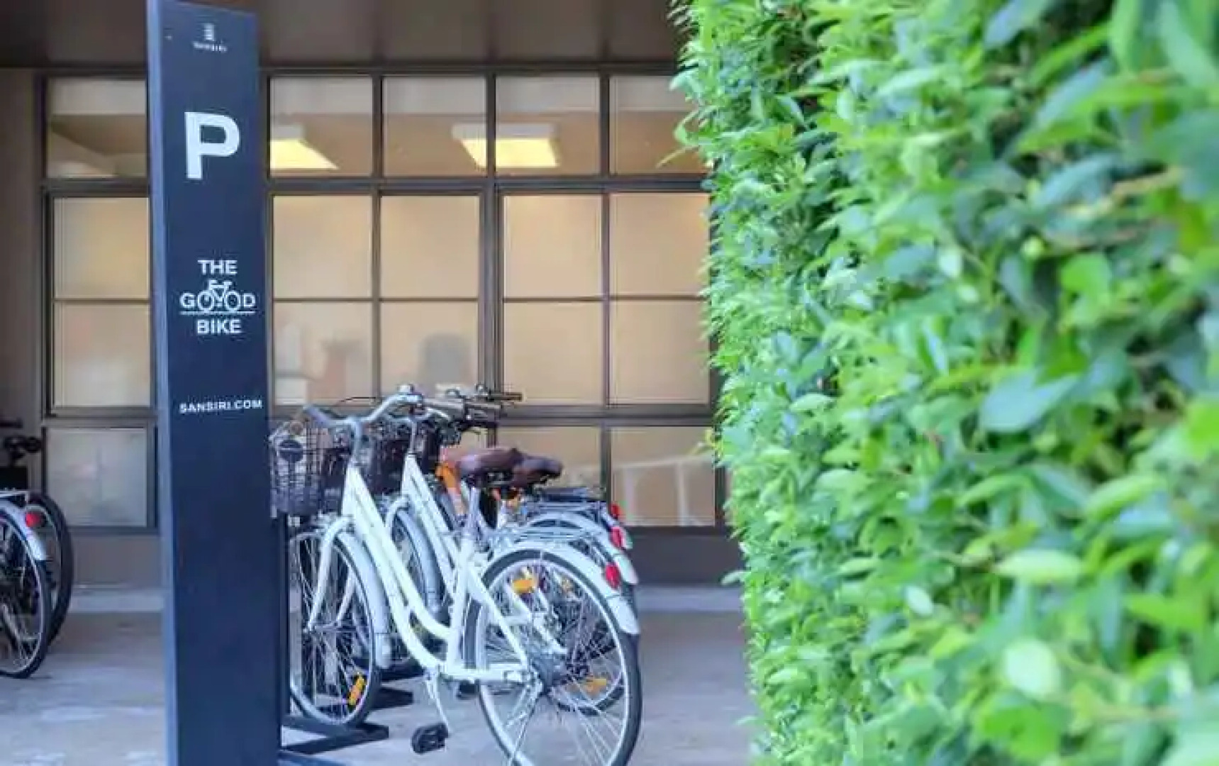 Rain Chaam Huahin by Jan Pool view เรน  หัวหิน WFH