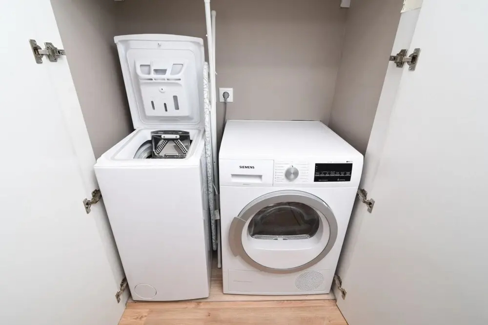 142m² Bright Alimos Apartment with Marina View