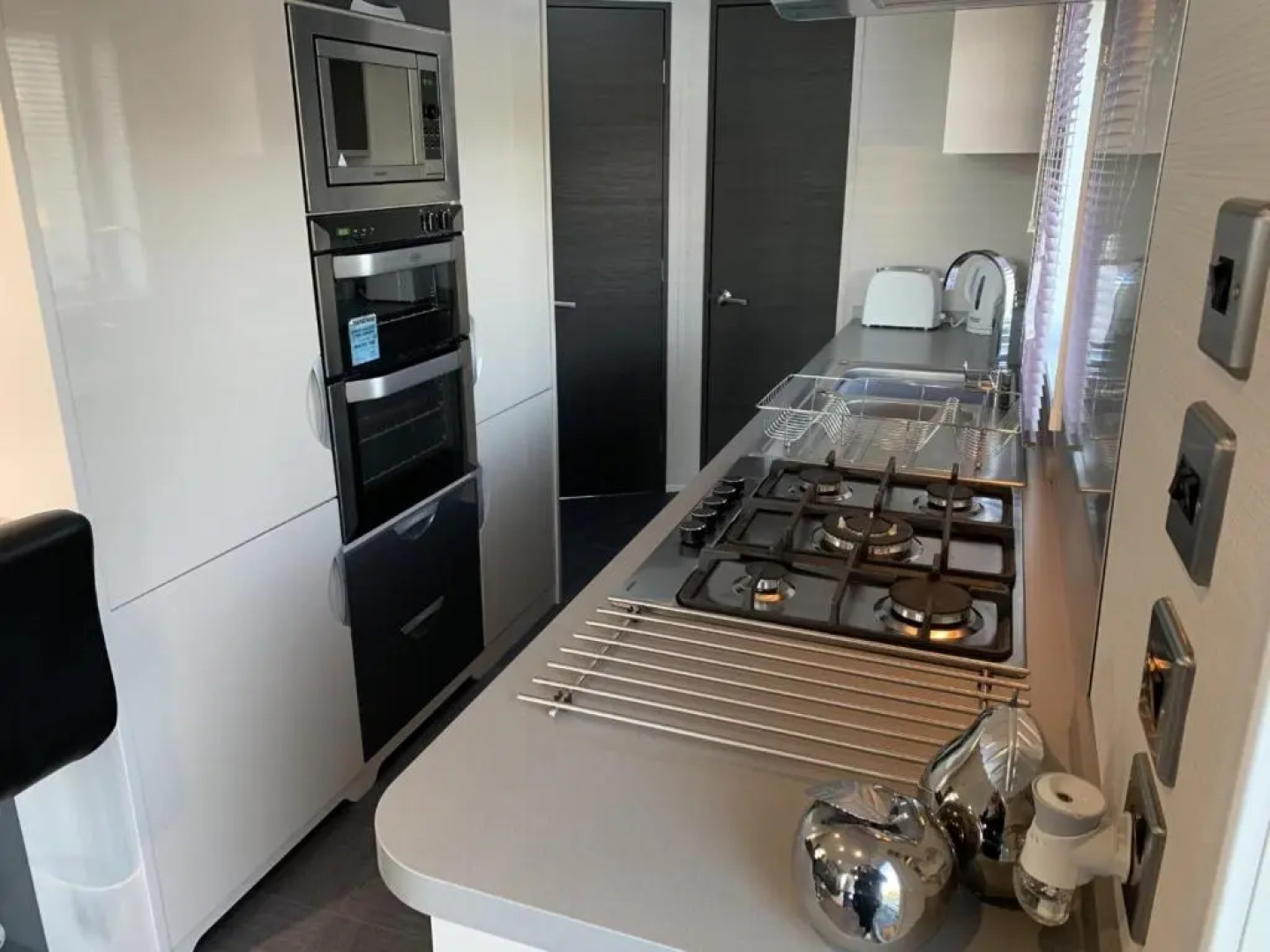 Lola Lodge - Luxury Hot Tub Retreat