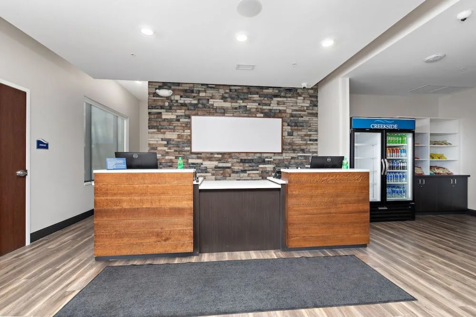 Holiday Inn Express Kansas City North Parkville An IHG Hotel