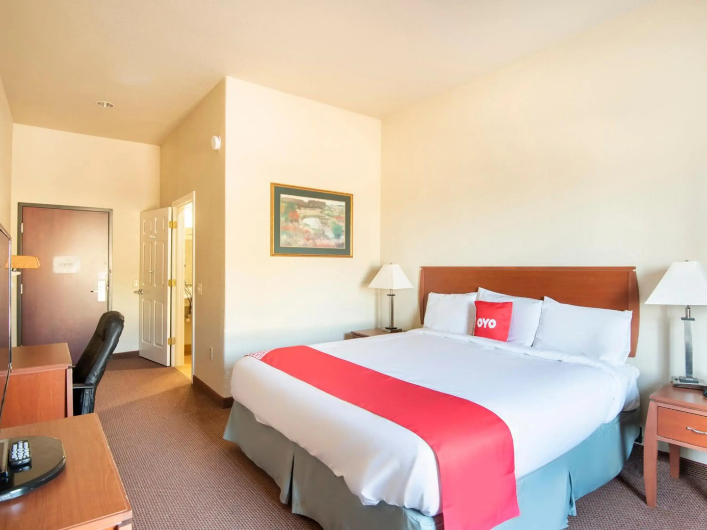 OYO Townhouse Clute Lake Jackson