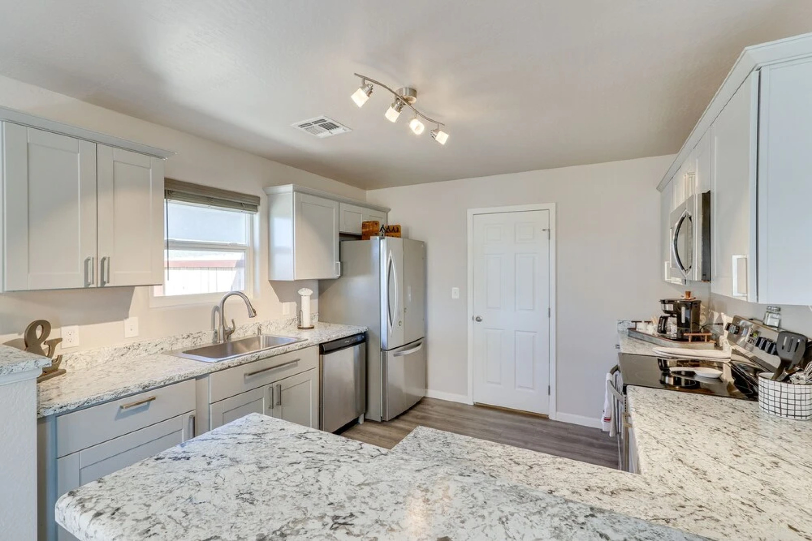 Gold Canyon Vacation w/ Private Patio & Fire Pit!