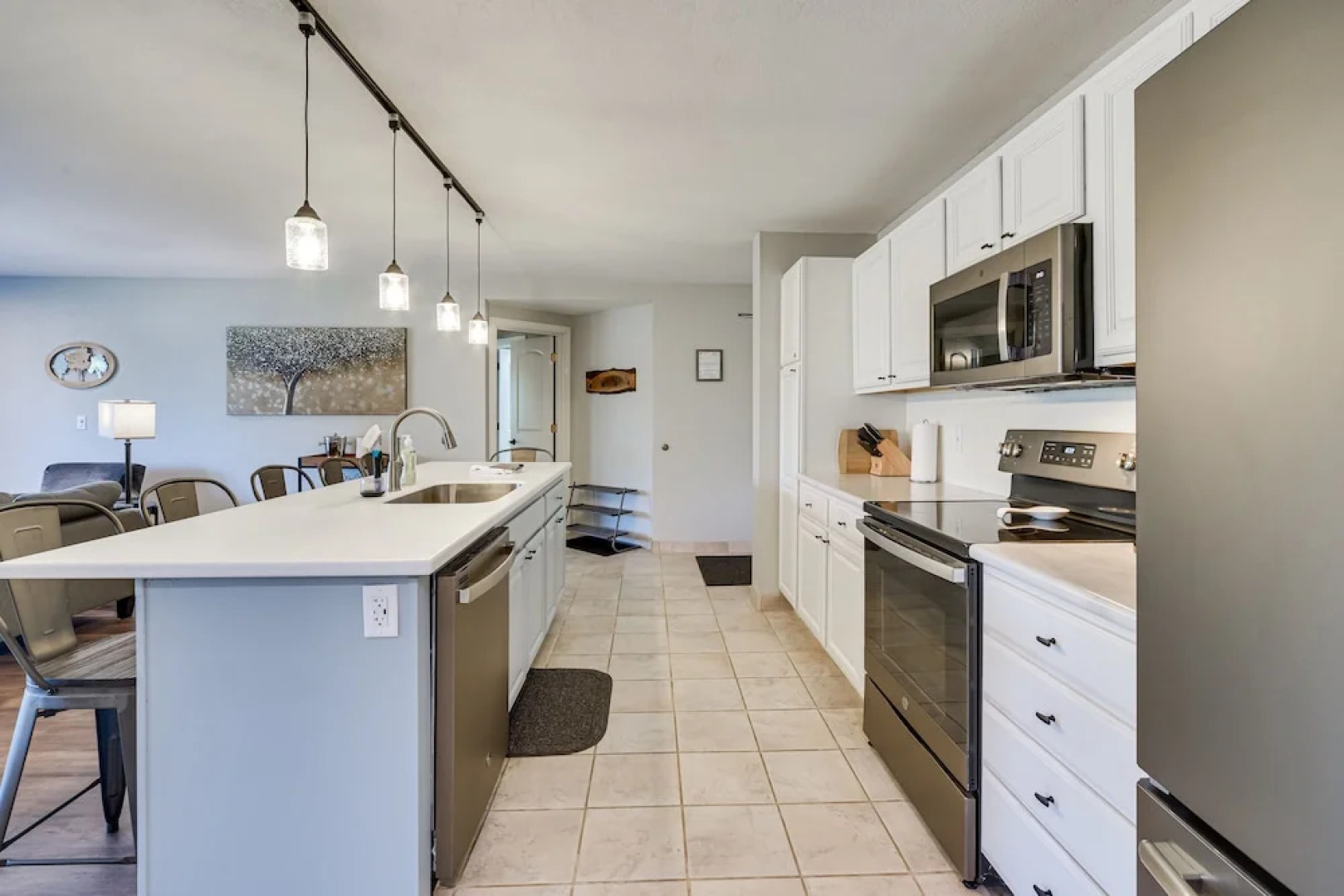 Lakefront Birchwood Condo w/ Pool & Hot Tub!