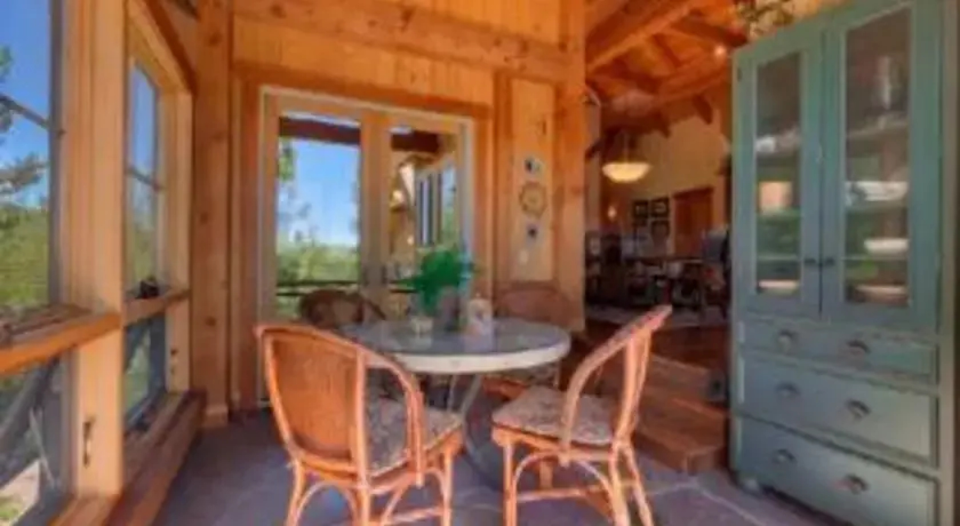RedAwning Glacier Lodge