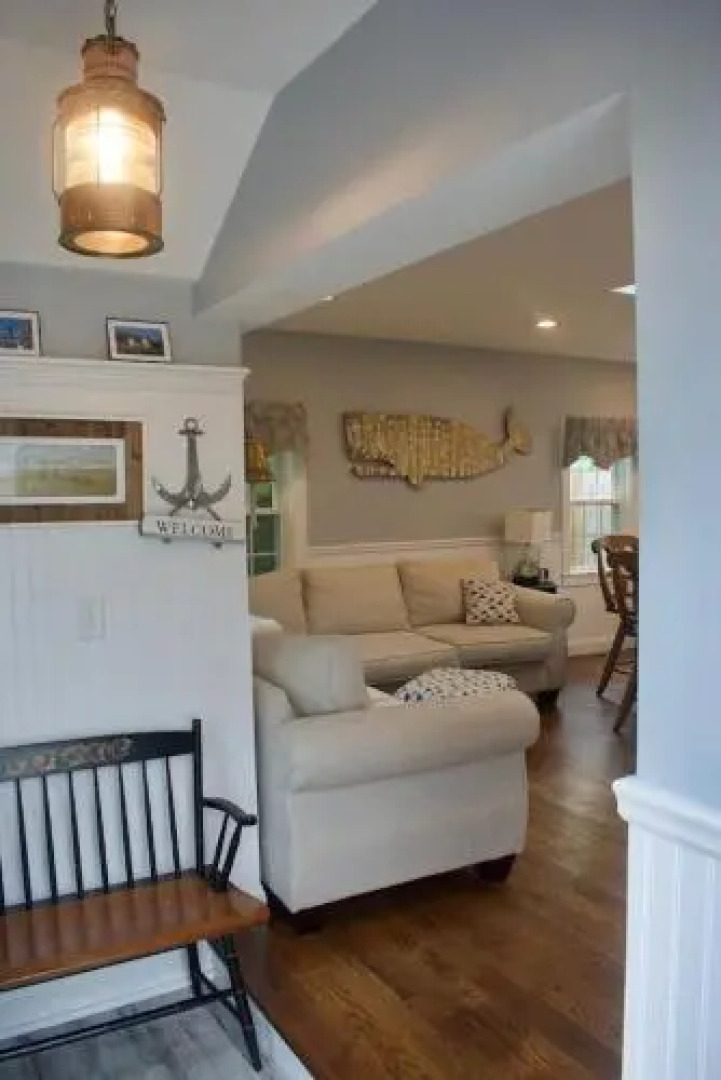 Allen Harbor Breeze Inn & Gardens