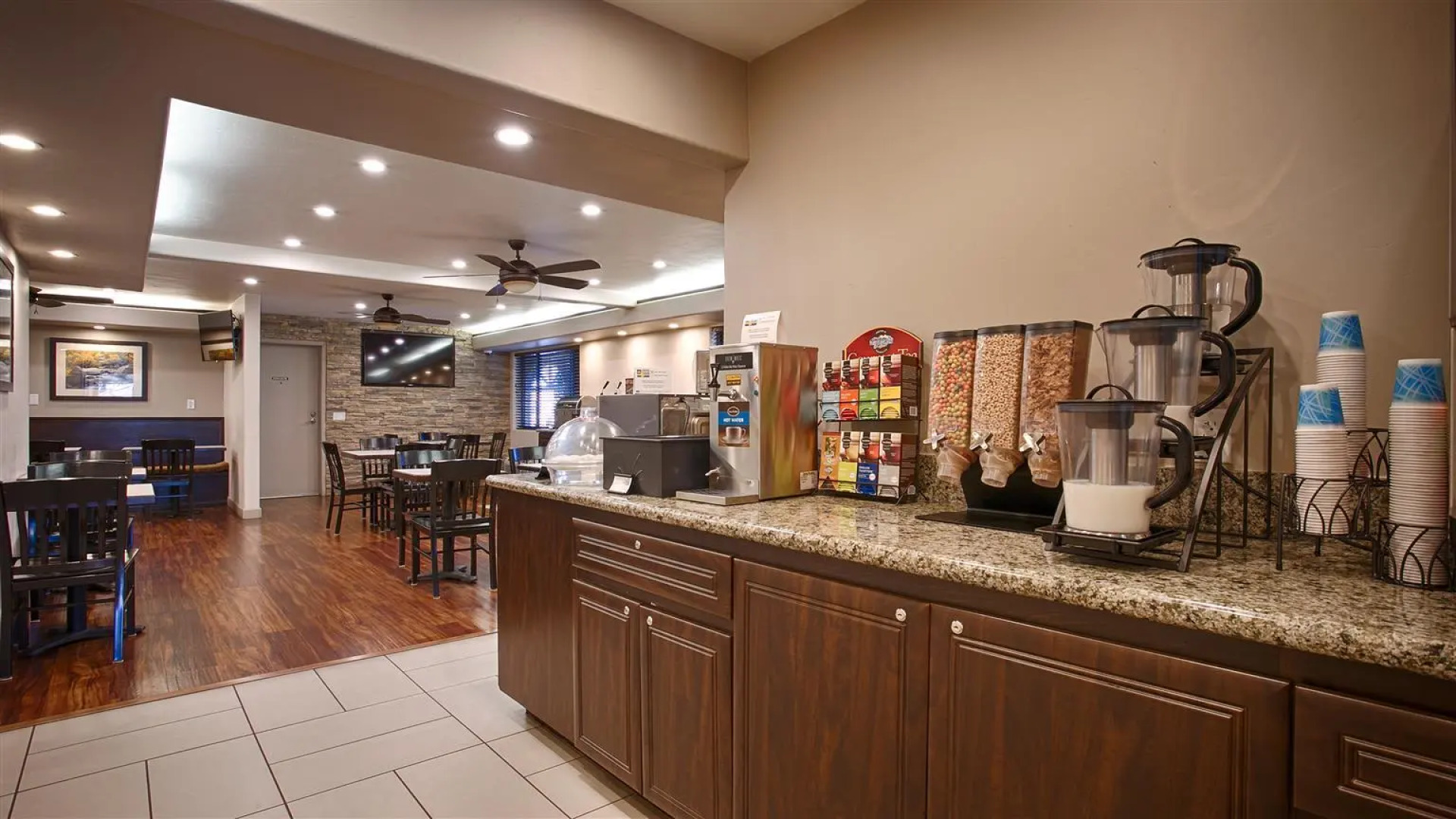 BEST WESTERN PLUS Bishop Holiday Spa Lodge