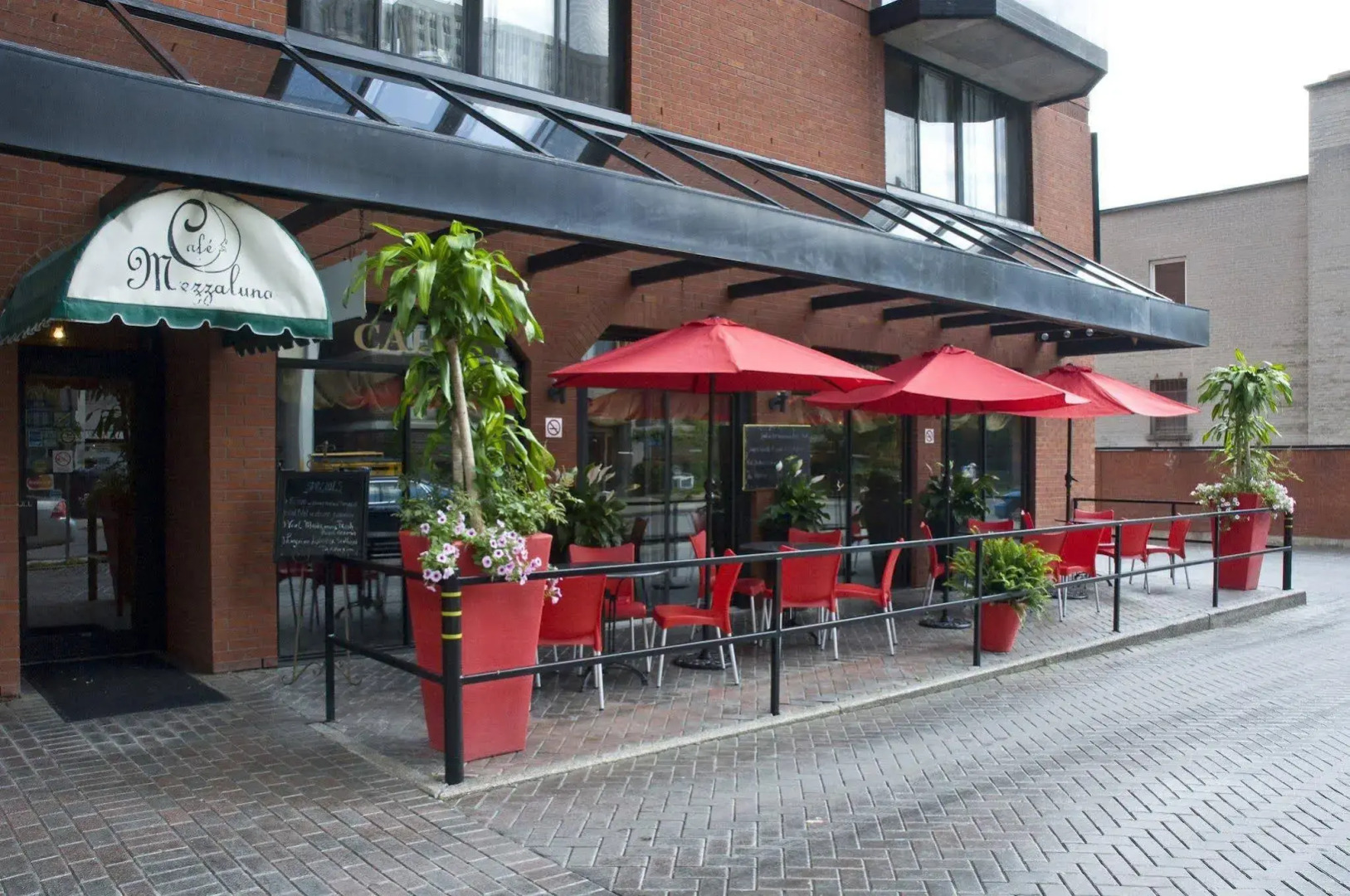 Cartier Place Suite Hotel