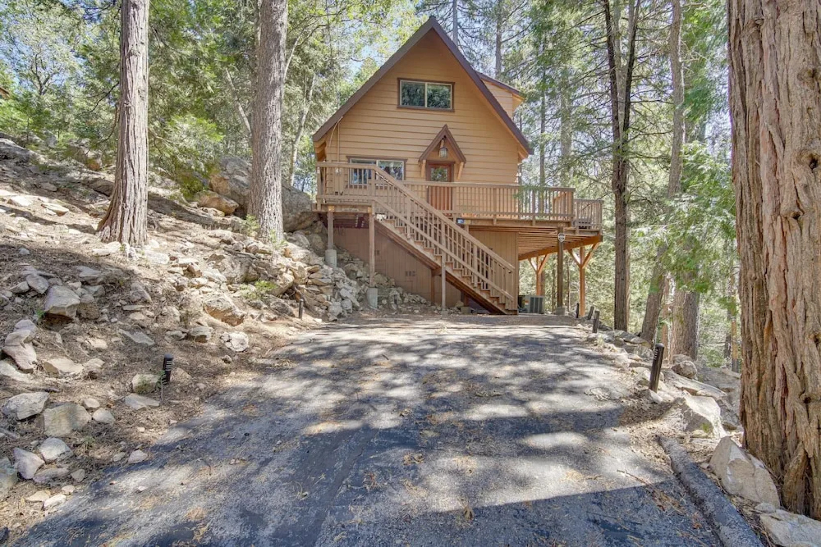 Serene Cabin Rental Near Lake Arrowhead Village!