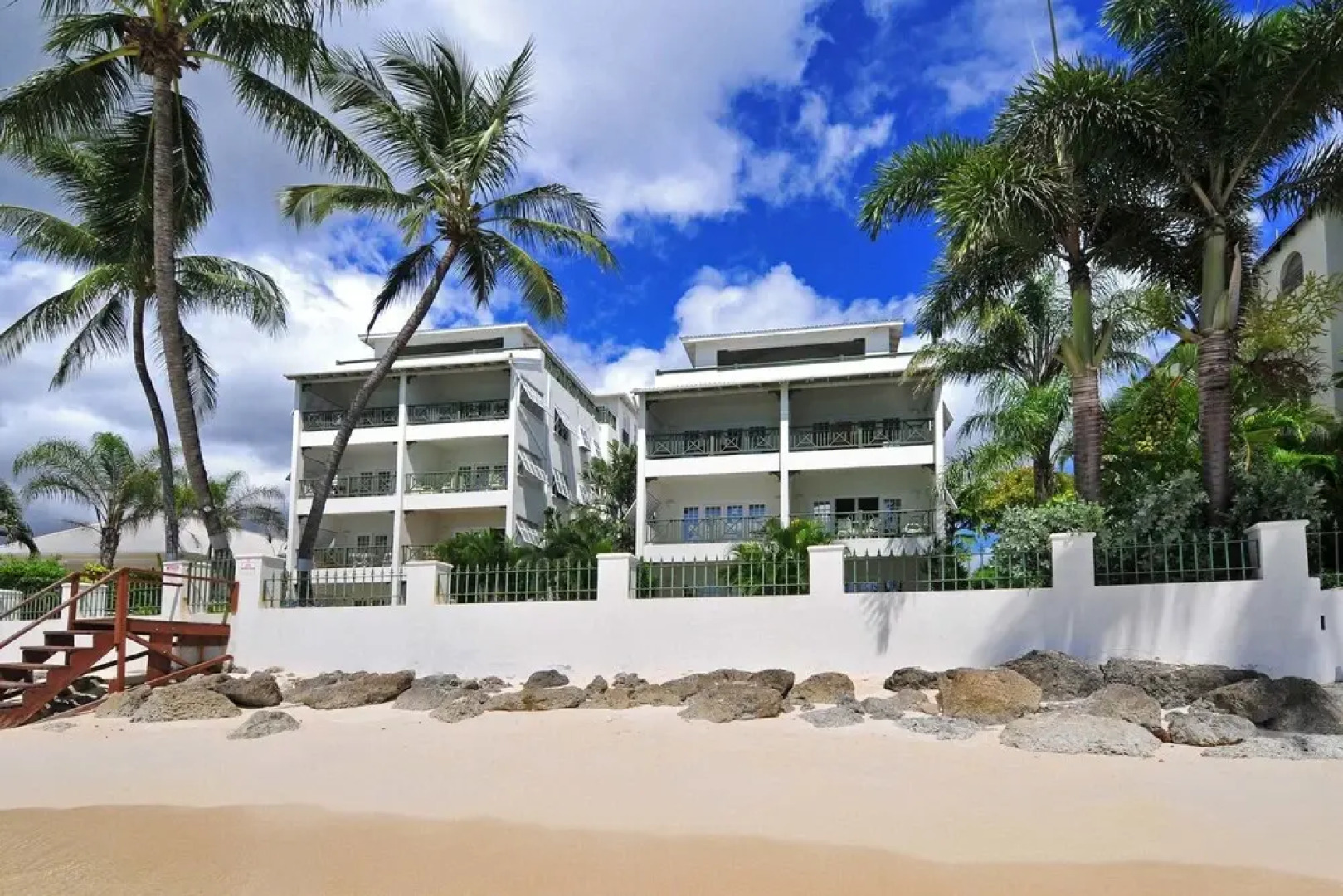 Leith Court Beachfront Apartments