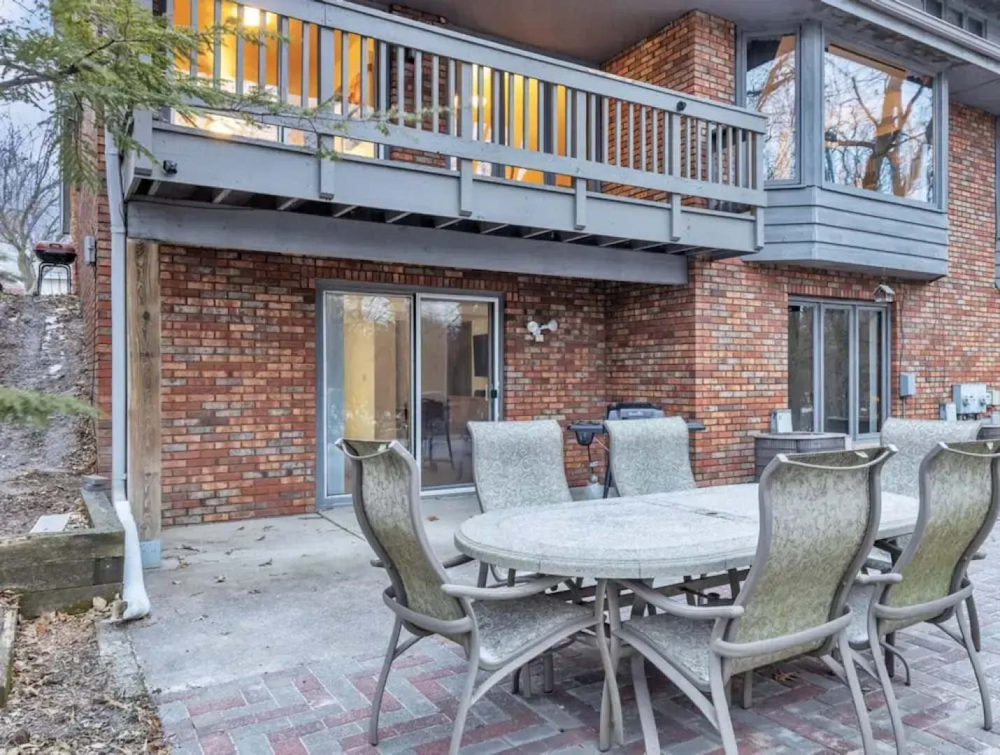 Amazing Hideaway - Short Walk To Hoyt Park! 3 Bedroom Townhouse by Redawning