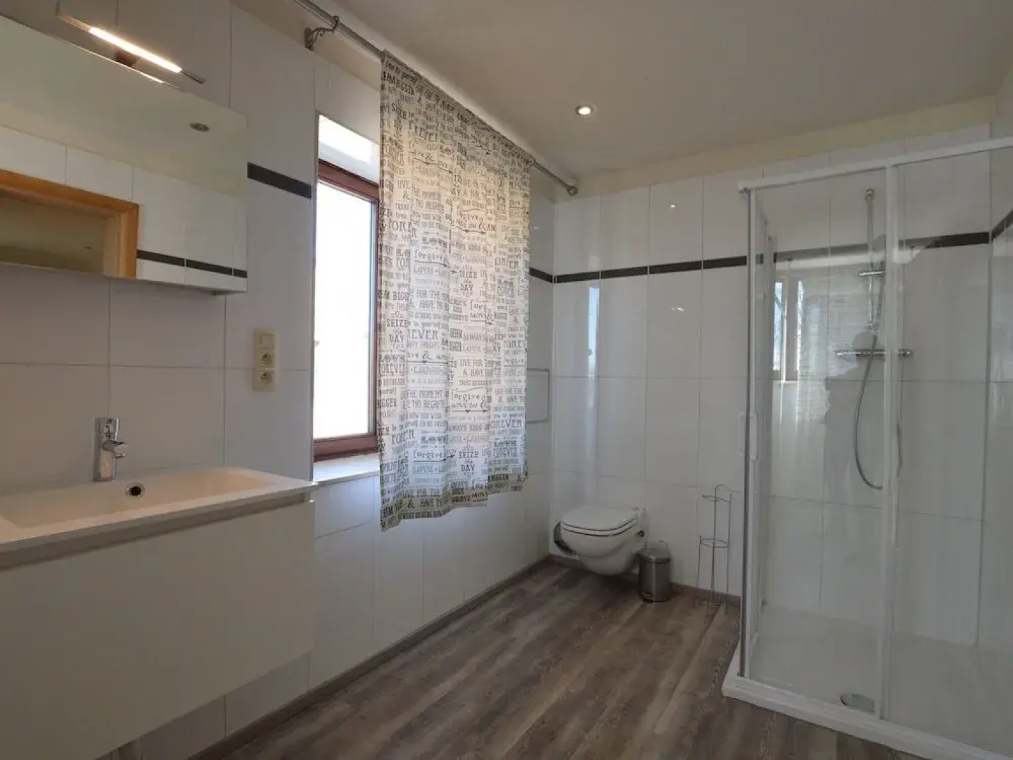 Detached Mansion For 10 People With Ginormous Garden In Linter