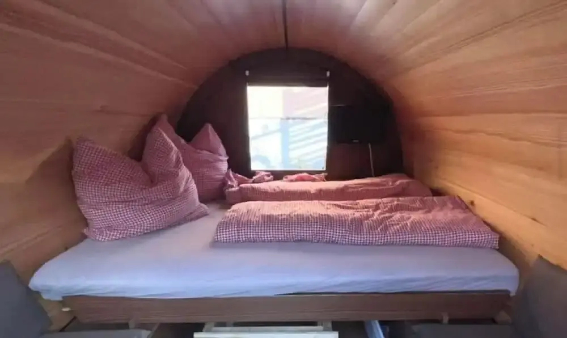 Schlafen im Weinfass