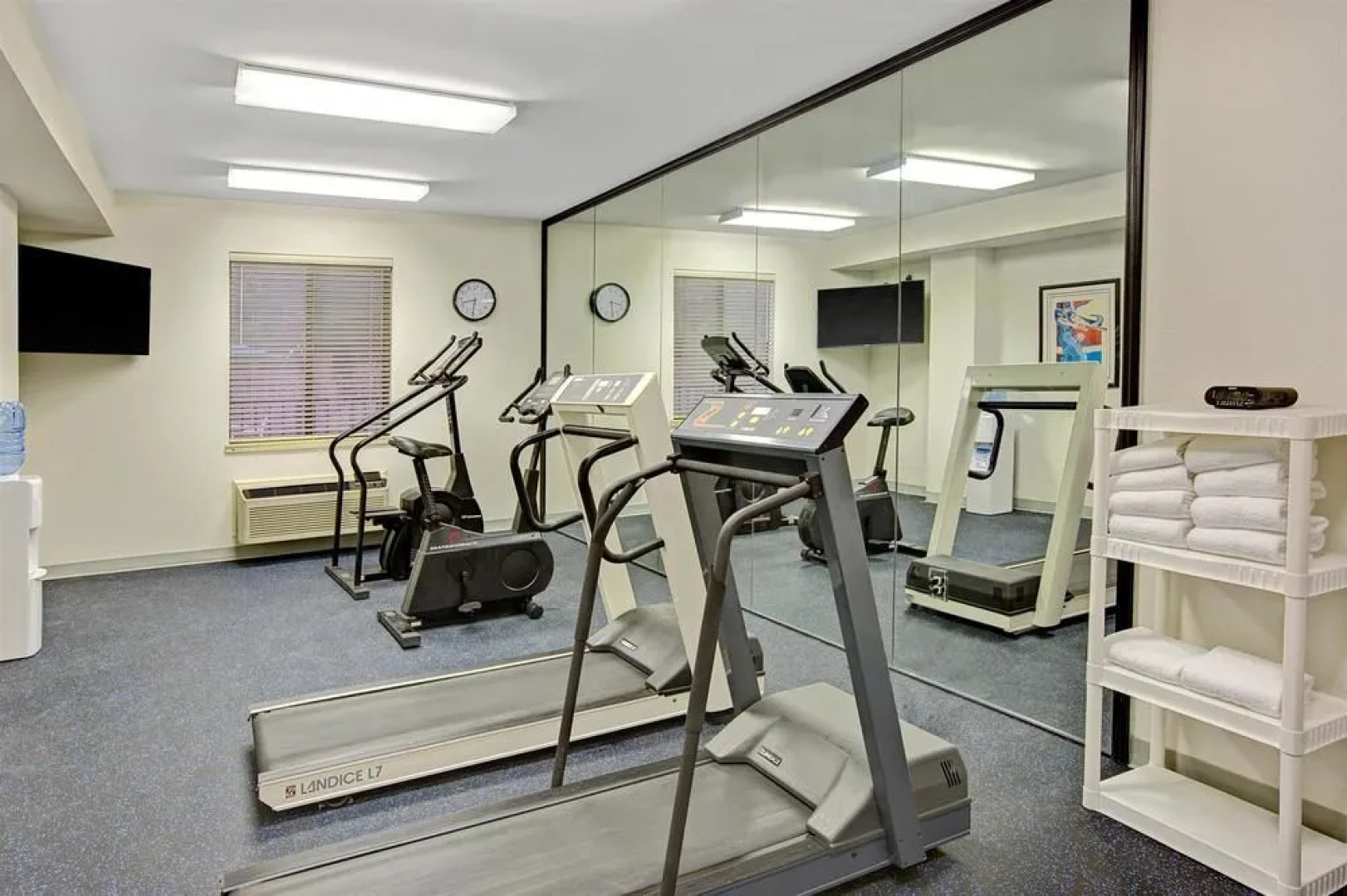 Days Inn & Suites Hickory