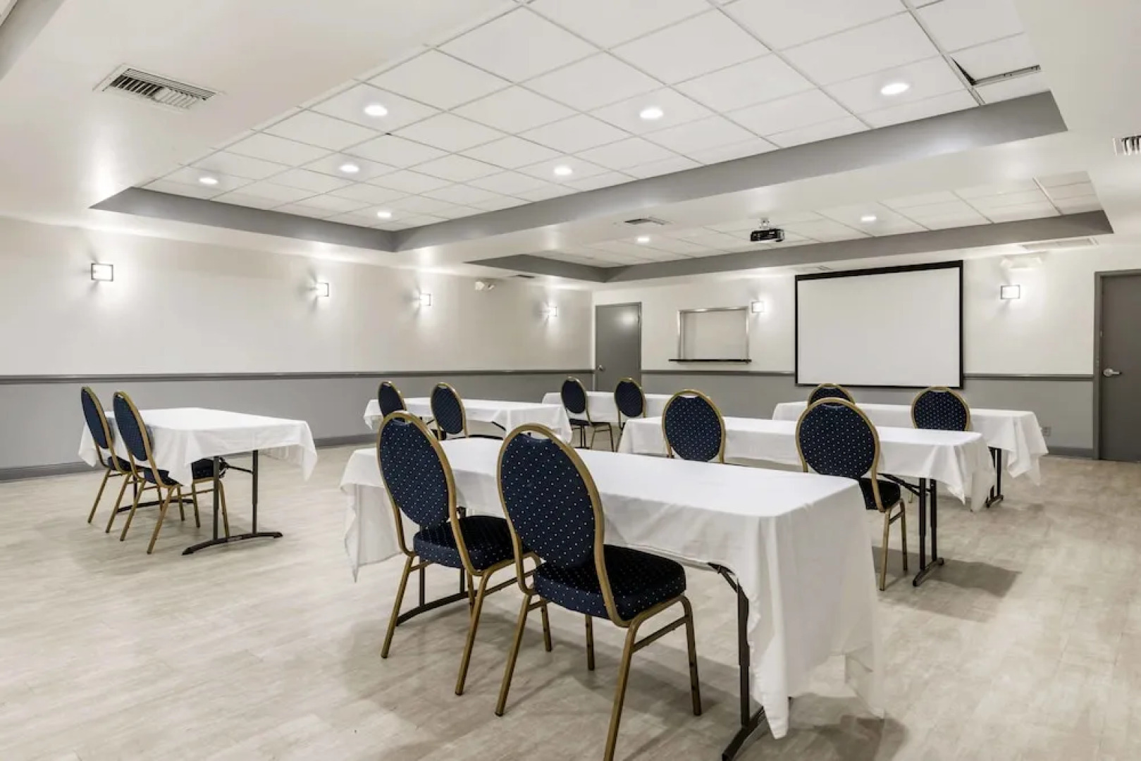 Rodeway Inn & Suites Fll Airport - Cruise Port